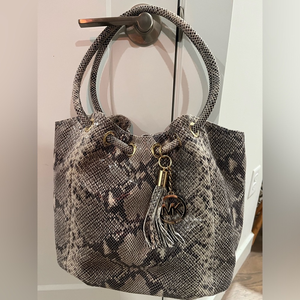 Michael kors snakeskin leather shoulder bag. New, never worn